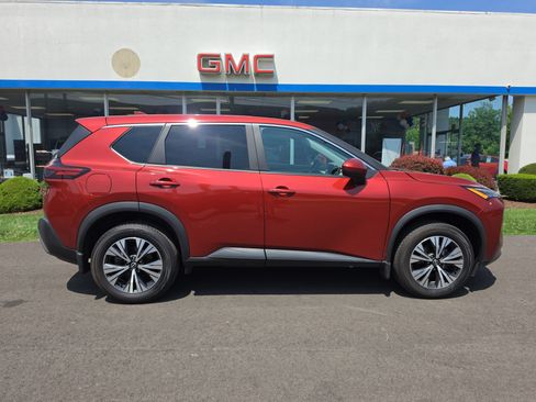 Used 2023 Nissan Rogue SV AWD/4WD image 2