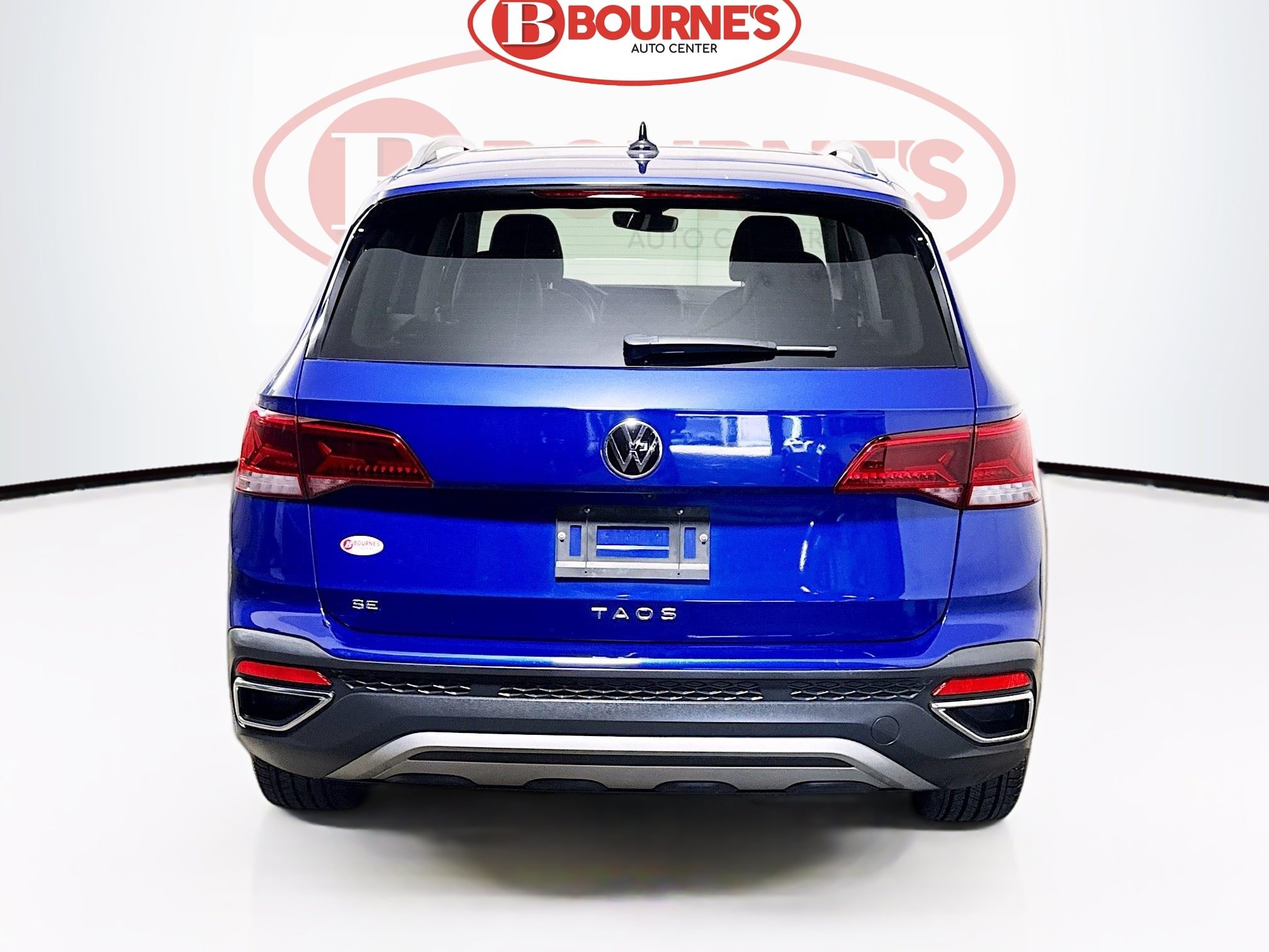 Used 2023 Volkswagen Taos SE w/ Panoramic Sunroof Package FWD image 10