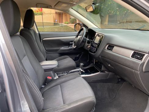 Used 2017 Mitsubishi Outlander ES image 63