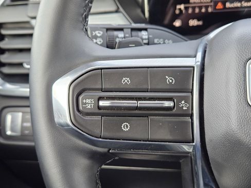 Used 2025 GMC Acadia Elevation image 24