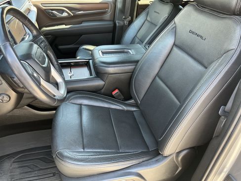 Used 2021 GMC Yukon XL Denali w/ Denali Premium Package image 17