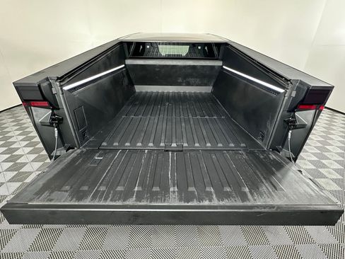 Used 2025 Tesla Cybertruck AWD Crew Cab image 32
