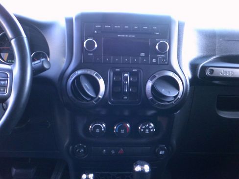 Used 2015 Jeep Wrangler Unlimited Sport w/ Quick Order Package 24S AWD/4WD image 18