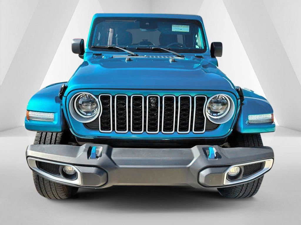 Used 2024 Jeep Wrangler Unlimited Sahara w/ Technology Group AWD/4WD image 2