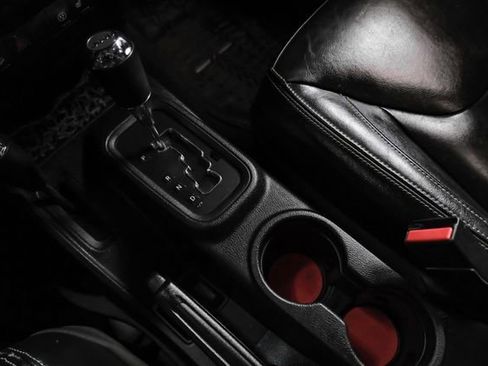 Used 2016 Jeep Wrangler Unlimited Rubicon w/ Connectivity Group image 20