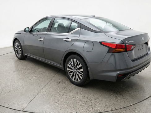 Used 2025 Nissan Altima 2.5 SV image 6