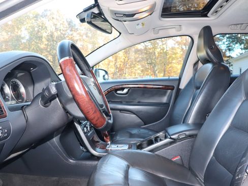 Used 2010 Volvo V70 image 10