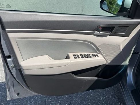 Used 2017 Hyundai Elantra SE w/ SE A/T Tech Package 03 FWD image 17
