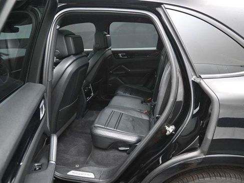Used 2020 Porsche Cayenne AWD/4WD image 29
