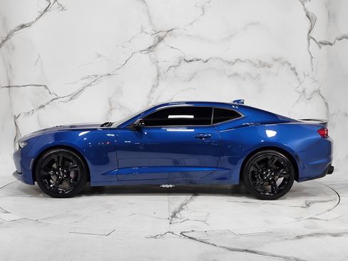 Used 2022 Chevrolet Camaro LT RWD image 7