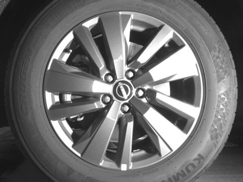 Used 2025 Nissan Pathfinder SV image 9