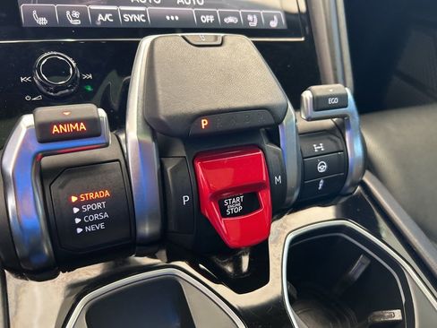 Used 2022 Lamborghini Urus image 10