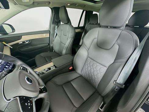 Used 2026 Volvo XC90 B5 Plus w/ Protection Package Premier AWD/4WD image 35