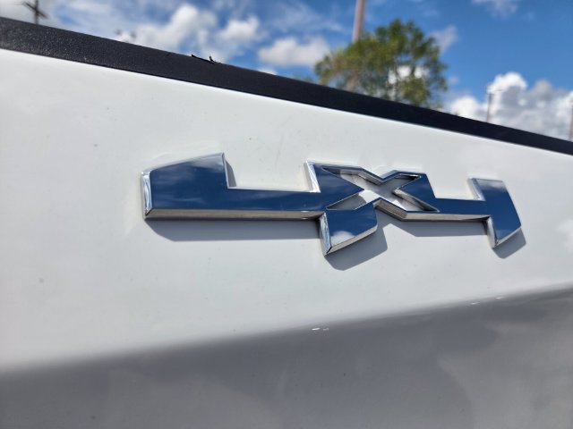 Used 2025 GMC Sierra 1500 SLT AWD/4WD image 16