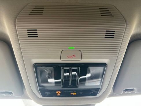 Certified 2025 Volkswagen Atlas Peak Edition SE AWD/4WD image 22