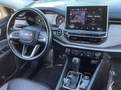 Used 2022 Jeep Compass Latitude image 13