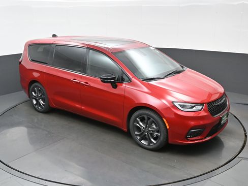 New 2026 Chrysler Pacifica Select image 25