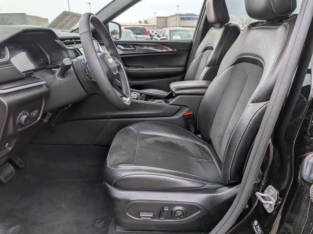 Used 2023 Jeep Grand Cherokee Altitude AWD/4WD image 14