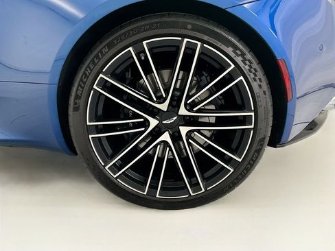 Used 2025 Aston Martin DB12 Coupe RWD image 28
