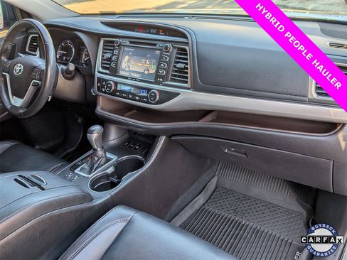 Used 2019 Toyota Highlander XLE image 25