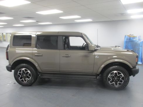 Used 2025 Ford Bronco Outer Banks AWD/4WD image 4