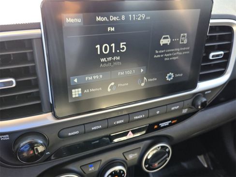 Certified 2025 Hyundai Venue SE image 22