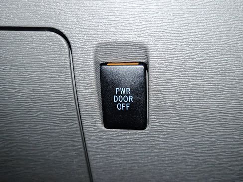 Used 2017 Toyota Sienna FWD image 44