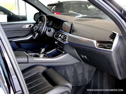 Used 2022 BMW X5 xDrive40i w/ M Sport Package image 32