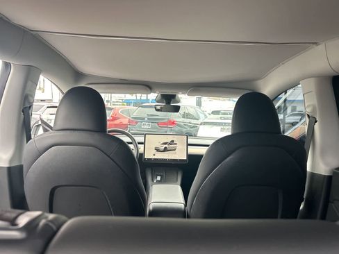 Used 2024 Tesla Model Y Long Range image 32