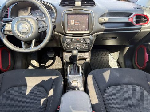 Used 2022 Jeep Renegade Latitude w/ Sun/Sound Group image 10