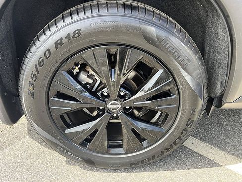 Certified 2023 Nissan Rogue SV w/ SV Premium B Package FWD image 11