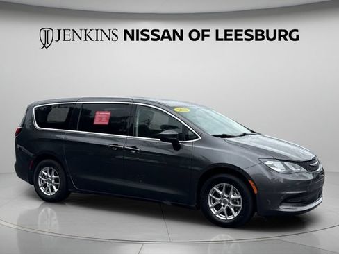 Used 2022 Chrysler Voyager LX FWD image 5