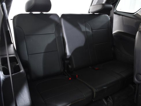 Used 2021 Chevrolet Traverse LT w/ LT Premium Package image 20