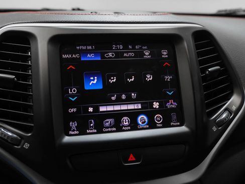 Used 2015 Jeep Cherokee Trailhawk w/ Comfort/Convenience Group AWD/4WD image 35