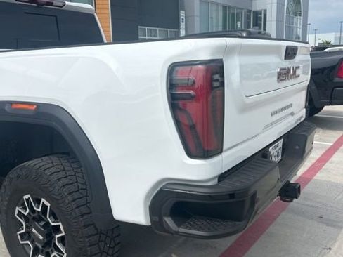 Used 2024 GMC Sierra 2500 AT4X AWD/4WD image 9