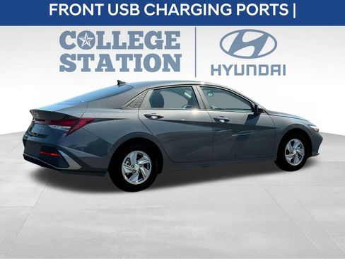 Used 2025 Hyundai Elantra SE image 9