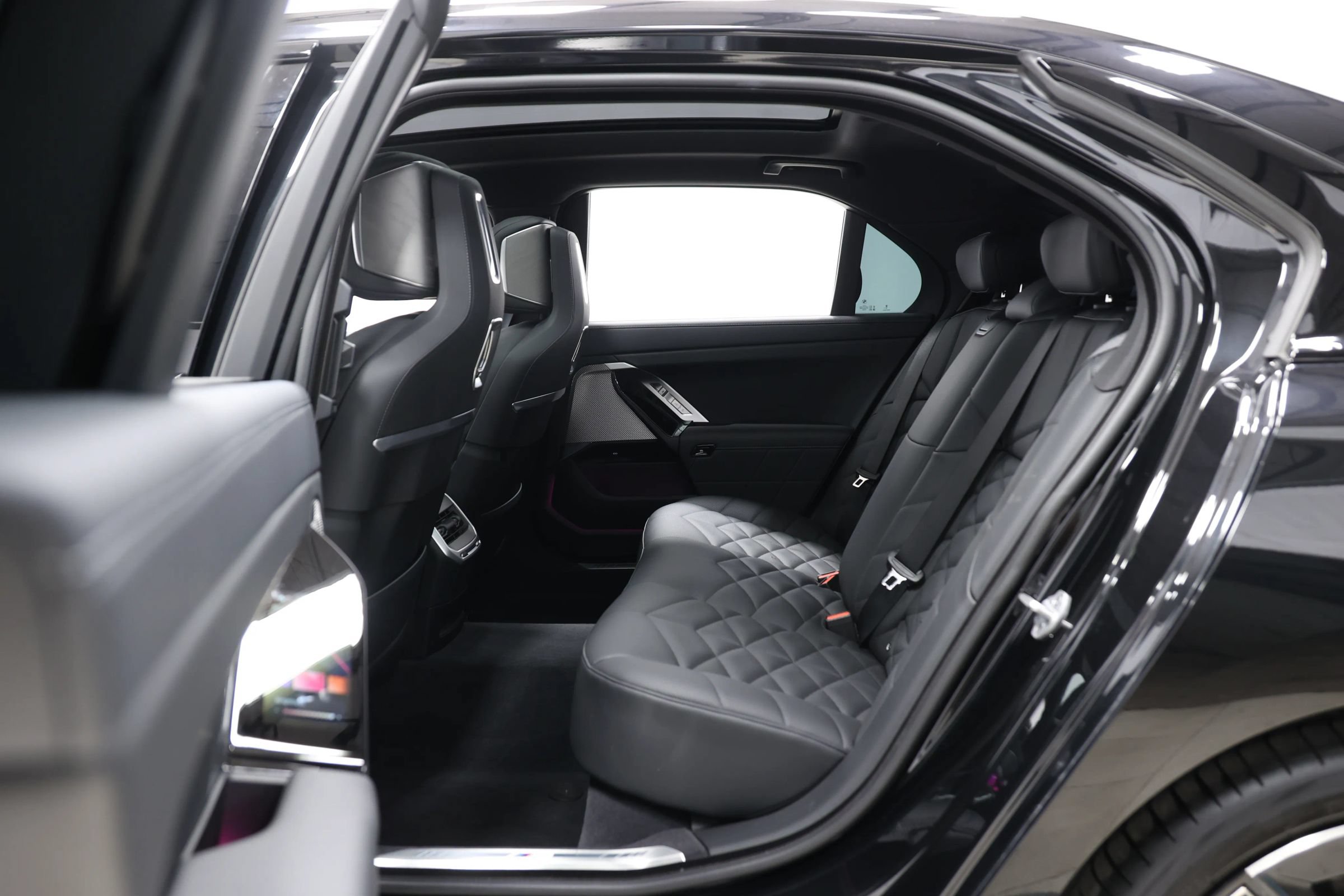 Used 2025 BMW 740i RWD image 57
