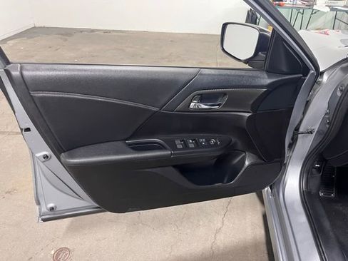 Used 2017 Honda Accord Sport image 23