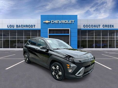 Used 2025 Hyundai Kona SEL FWD image 2