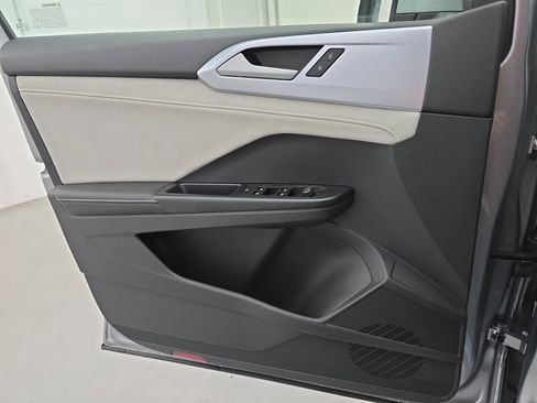 Used 2025 Volkswagen Taos SE image 26