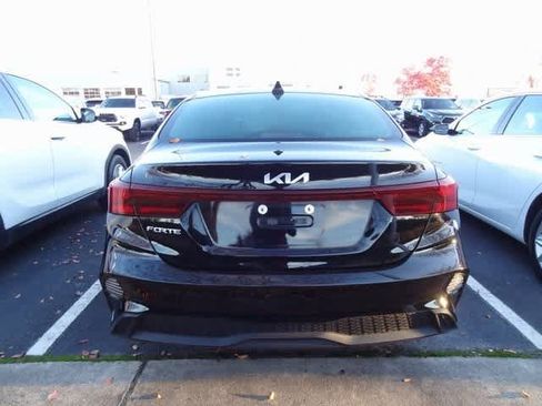 Used 2023 Kia Forte LXS image 5