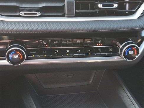 Used 2025 Chevrolet Equinox LT w/ Convenience Package II image 15