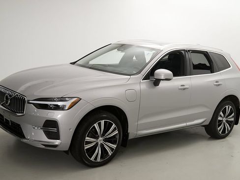 Certified 2023 Volvo XC60 T8 Ultimate w/ Climate Package AWD/4WD image 6