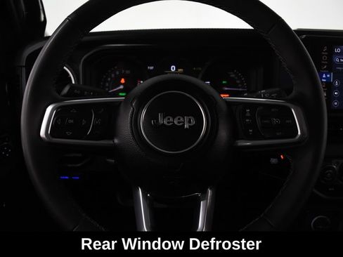 Used 2025 Jeep Wrangler Unlimited Sahara AWD/4WD image 17