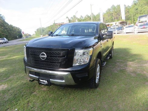 Used 2023 Nissan Titan SV w/ SV Convenience Package AWD/4WD image 2