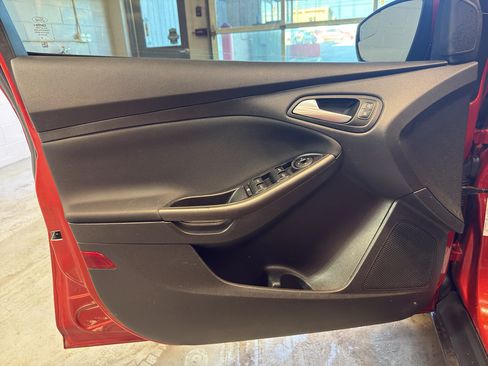 Used 2018 Ford Focus SEL image 13