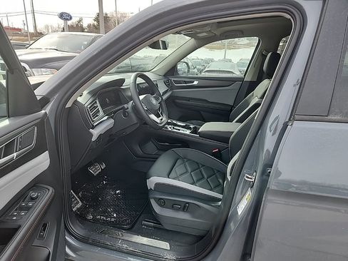 New 2026 Volkswagen Atlas Peak Edition image 9