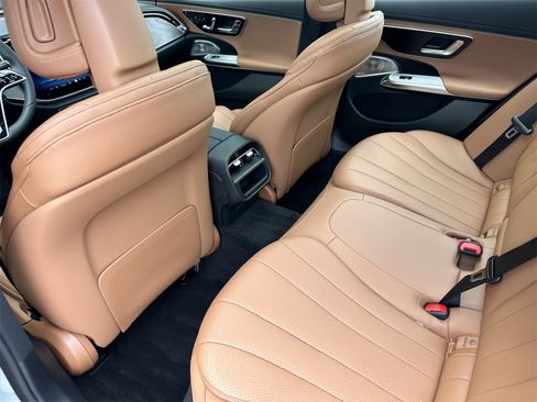 New 2026 Mercedes-Benz E 350 4MATIC Sedan image 12