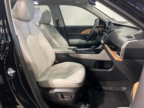 Used 2024 Toyota Grand Highlander Platinum AWD/4WD image 42