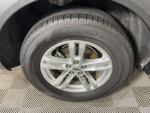 Used 2023 Ford Explorer XLT AWD/4WD image 10